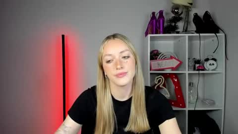 evelynblond online show from June 5, 12:32 pm