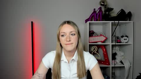 evelynblond online show from April 22, 12:34 pm