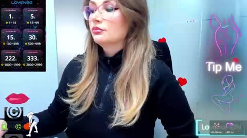 evelyne_rose online show from April 21, 4:52 am