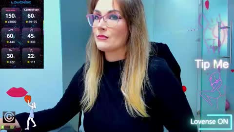 evelyne_rose online show from October 7, 4:30 am