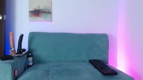 Evelyn martinez  online show from March 6, 8:08 pm