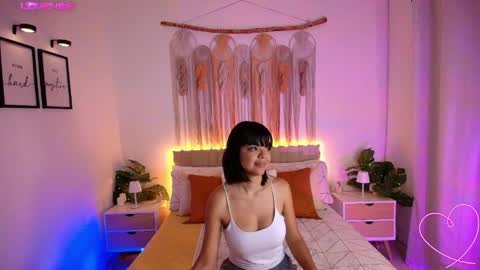 Evy Owen online show from May 28, 2:04 pm