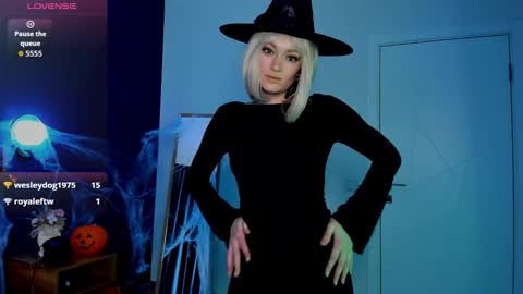 Evelyn online show from October 23, 1:51 am