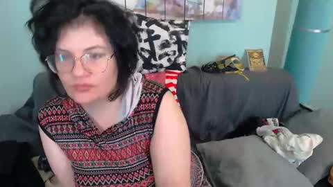 Everly online show from September 8, 5:01 pm