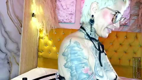 everlyn_sexx online show from April 23, 3:35 pm
