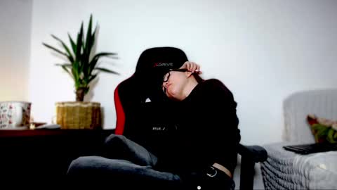 Goddes 1 online show from April 21, 6:48 pm