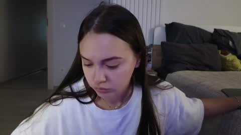 evi_woow online show from March 24, 1:22 am