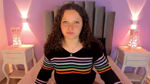 evierouse_ online show from May 14, 9:02 pm