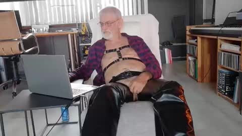 Snapshot of ewaldwillems99 chatting on October 26, 2:07 pm Naaktloper online show from October 26, 2:07 pm