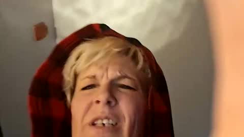 excitmama online show from March 8, 9:35 am