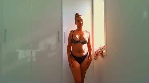 courtney online show from April 15, 6:39 am