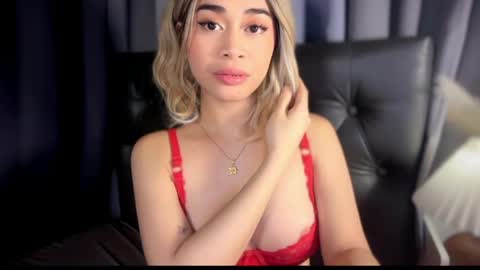 chloee online show from June 8, 2:01 am