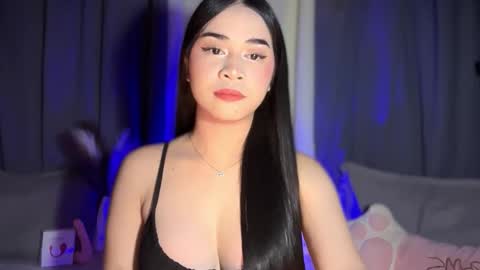 Snapshot of expensivets_chloe chatting on October 16, 10:26 am chloee online show from October 16, 10:26 am