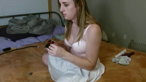 exyevatell online show from May 10, 4:41 am