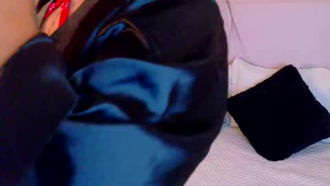 eymicooper online show from September 22, 7:29 pm