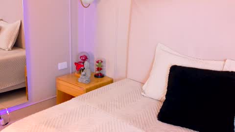 eymicooper online show from January 17, 9:12 pm