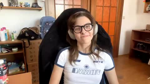 Loly online show from April 29, 2:33 pm