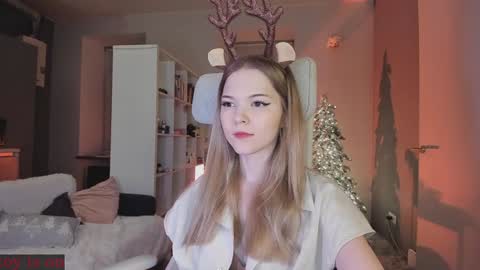 Snapshot of fairy_casey chatting on December 22, 11:41 pm fairy_casey online show from December 22, 11:41 pm