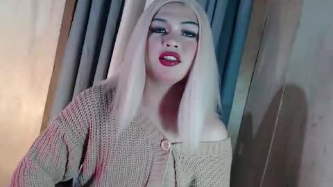 DANIELLA - DONT FORGET TO GIVE ME A THUMBSU UP online show from April 24, 10:45 pm