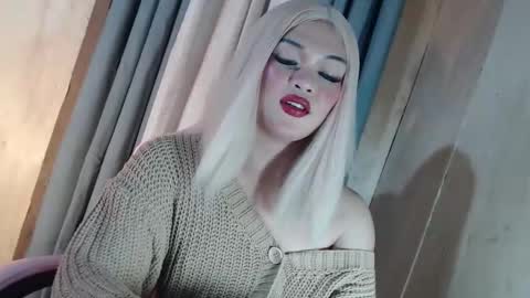 DANIELLA - DONT FORGET TO GIVE ME A THUMBSU UP online show from May 13, 7:29 am