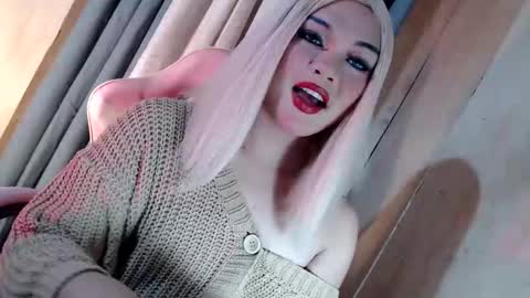 DANIELLA - DONT FORGET TO GIVE ME A THUMBSU UP online show from June 2, 10:50 am
