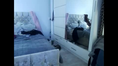 fantasticdeee online show from February 27, 9:07 am