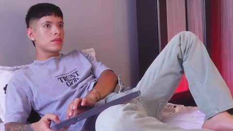 farid_jake_ online show from July 21, 8:11 pm