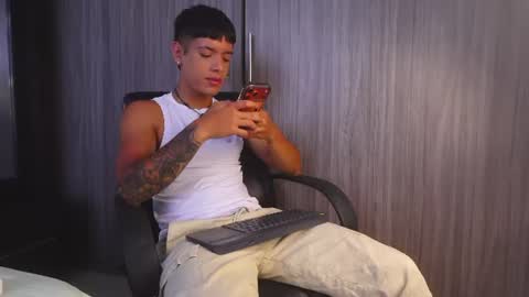 farid_jake_ online show from July 30, 8:09 pm