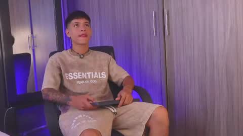 farid_jake_ online show from July 8, 8:01 pm