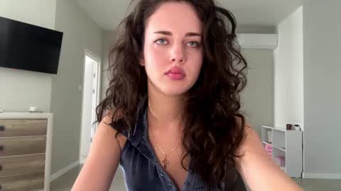 Mia online show from July 11, 7:24 am