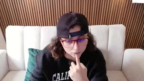 Feelena online show from March 3, 6:37 pm