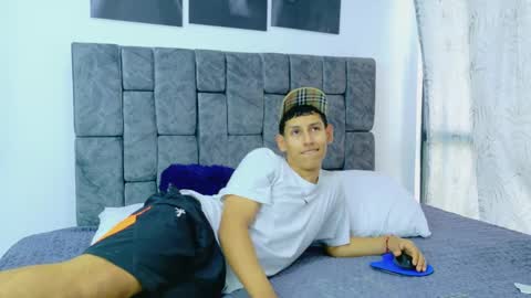 felipehot_gonzales online show from September 24, 7:09 pm
