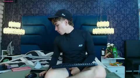 Femboy Max online show from December 19, 12:00 pm