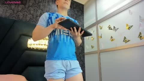 Femboy Max online show from April 20, 12:19 pm