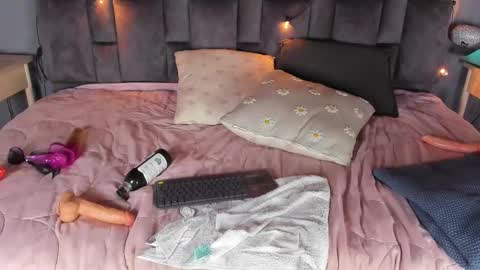 FERNANDA BROWN  online show from March 8, 2:15 am