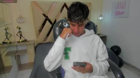 Snapshot of ferphoenix_ chatting on October 21, 3:22 am FER PHOENIX online show from October 21, 3:22 am