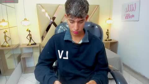 FER PHOENIX online show from February 18, 3:17 am