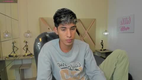 Snapshot of ferphoenix_ chatting on October 22, 3:31 am FER PHOENIX online show from October 22, 3:31 am