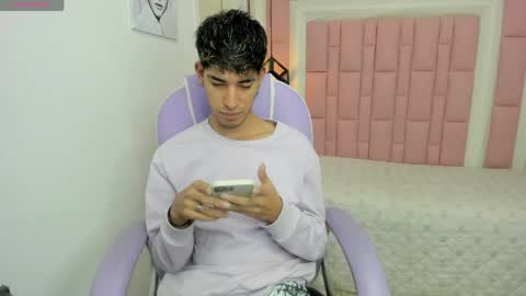 FER PHOENIX online show from April 22, 3:35 am