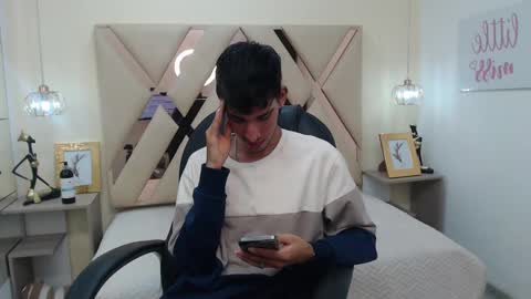 Snapshot of ferphoenix_ chatting on March 7, 9:51 am FER PHOENIX online show from March 7, 9:51 am