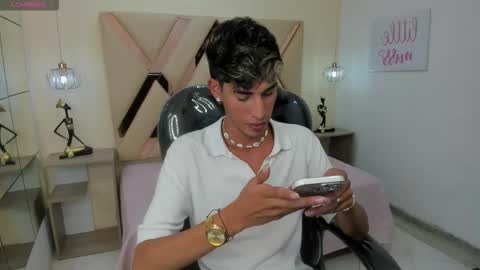 Snapshot of ferphoenix_ chatting on October 5, 3:59 am FER PHOENIX online show from October 5, 3:59 am