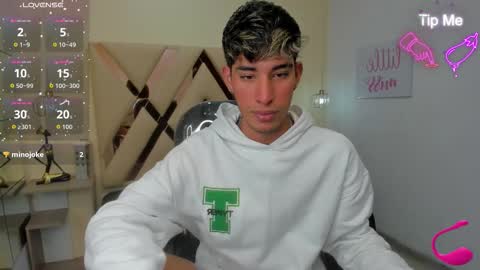 Snapshot of ferphoenix_ chatting on October 16, 4:01 am FER PHOENIX online show from October 16, 4:01 am