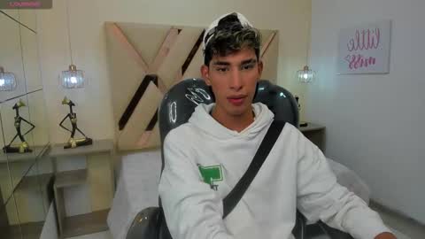 Snapshot of ferphoenix_ chatting on October 7, 3:13 am FER PHOENIX online show from October 7, 3:13 am