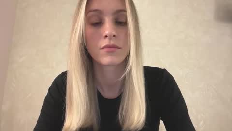 Lisa online show from December 5, 9:19 am