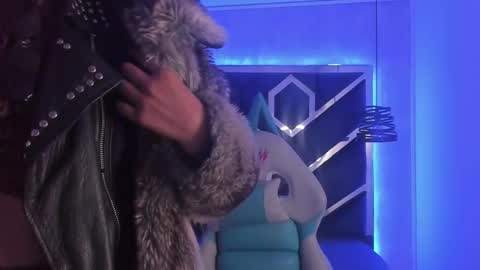   online show from March 7, 11:51 am