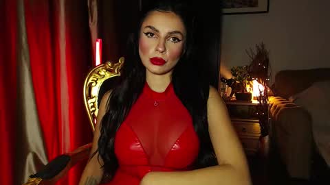 Snapshot of fiercehuntress chatting on October 12, 10:55 pm Goddess Katerina online show from October 12, 10:55 pm