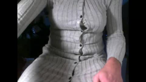 fifi010203 online show from December 5, 9:41 am