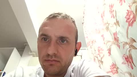 Snapshot of figonik chatting on October 24, 5:19 am Nick online show from October 24, 5:19 am