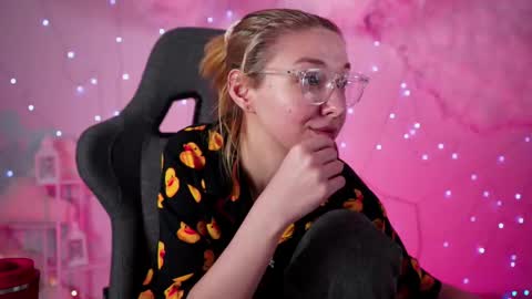 Snapshot of filipinaadams chatting on March 8, 8:22 am cap and Lana  online show from March 8, 8:22 am