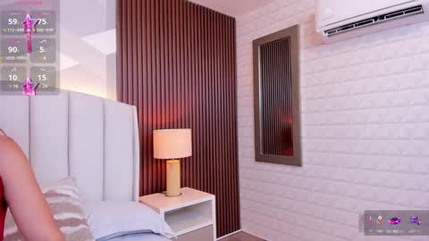 Catherine Lynn online show from December 4, 7:39 pm